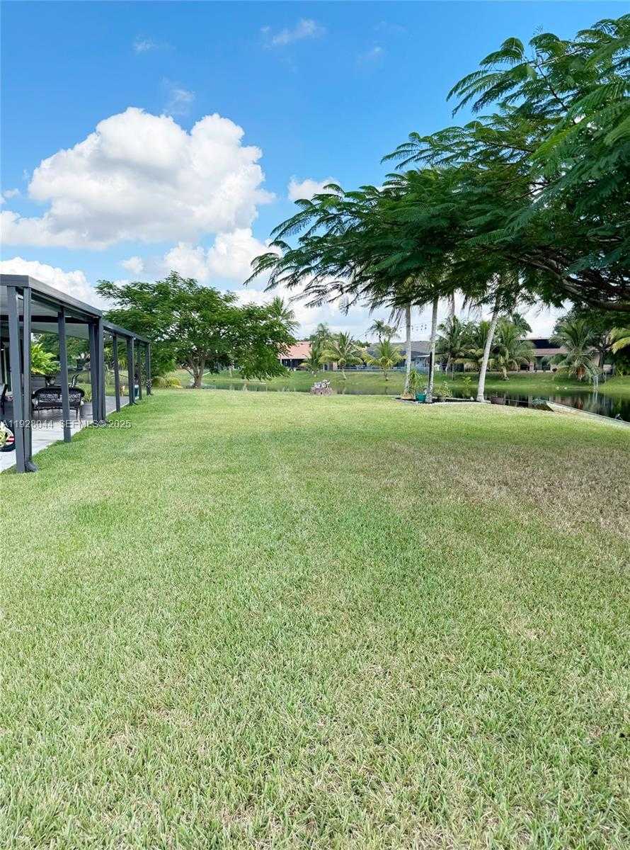 Small Image of 15500 CARRIAGE CT, Davie Number 11