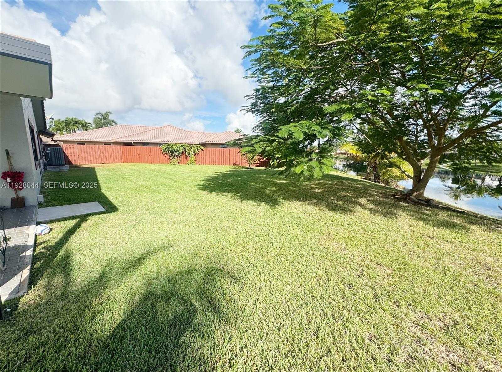 Small Image of 15500 CARRIAGE CT, Davie Number 12