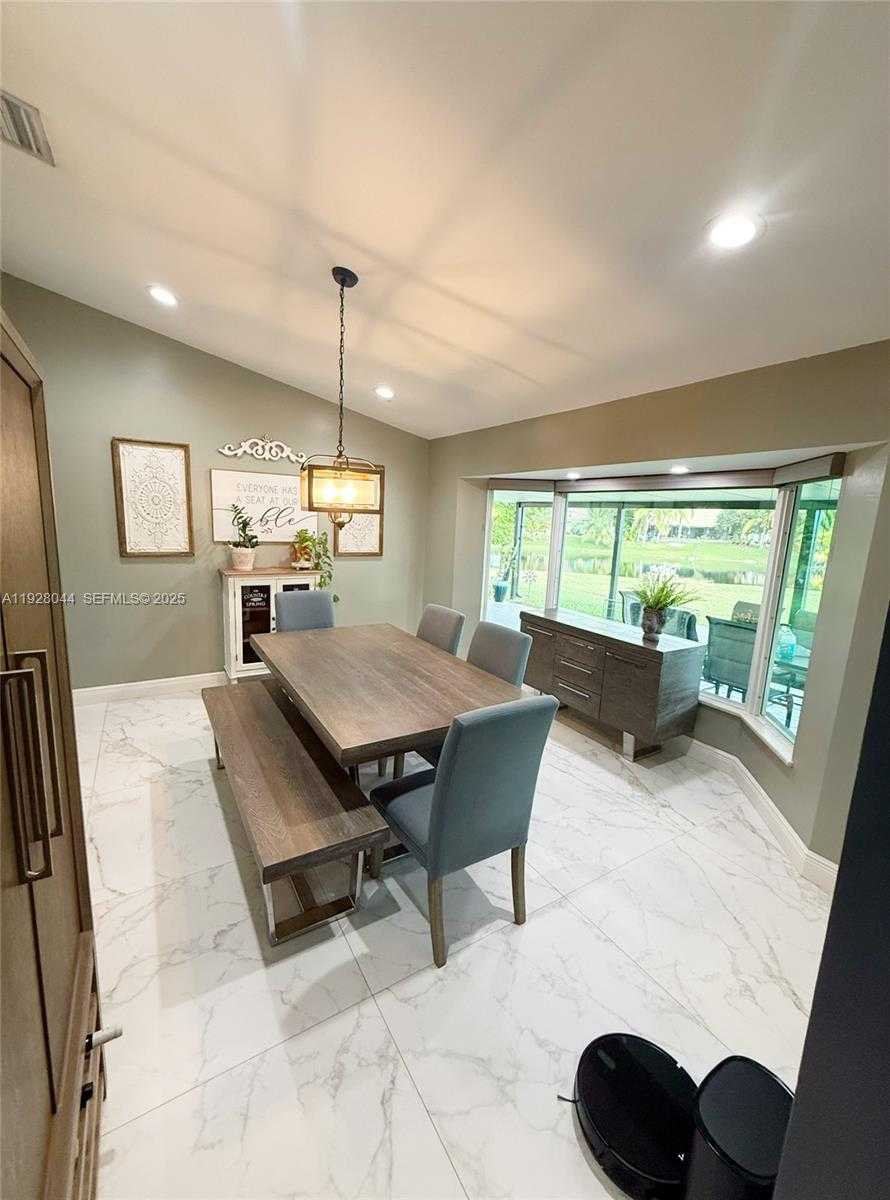 Small Image of 15500 CARRIAGE CT, Davie Number 4