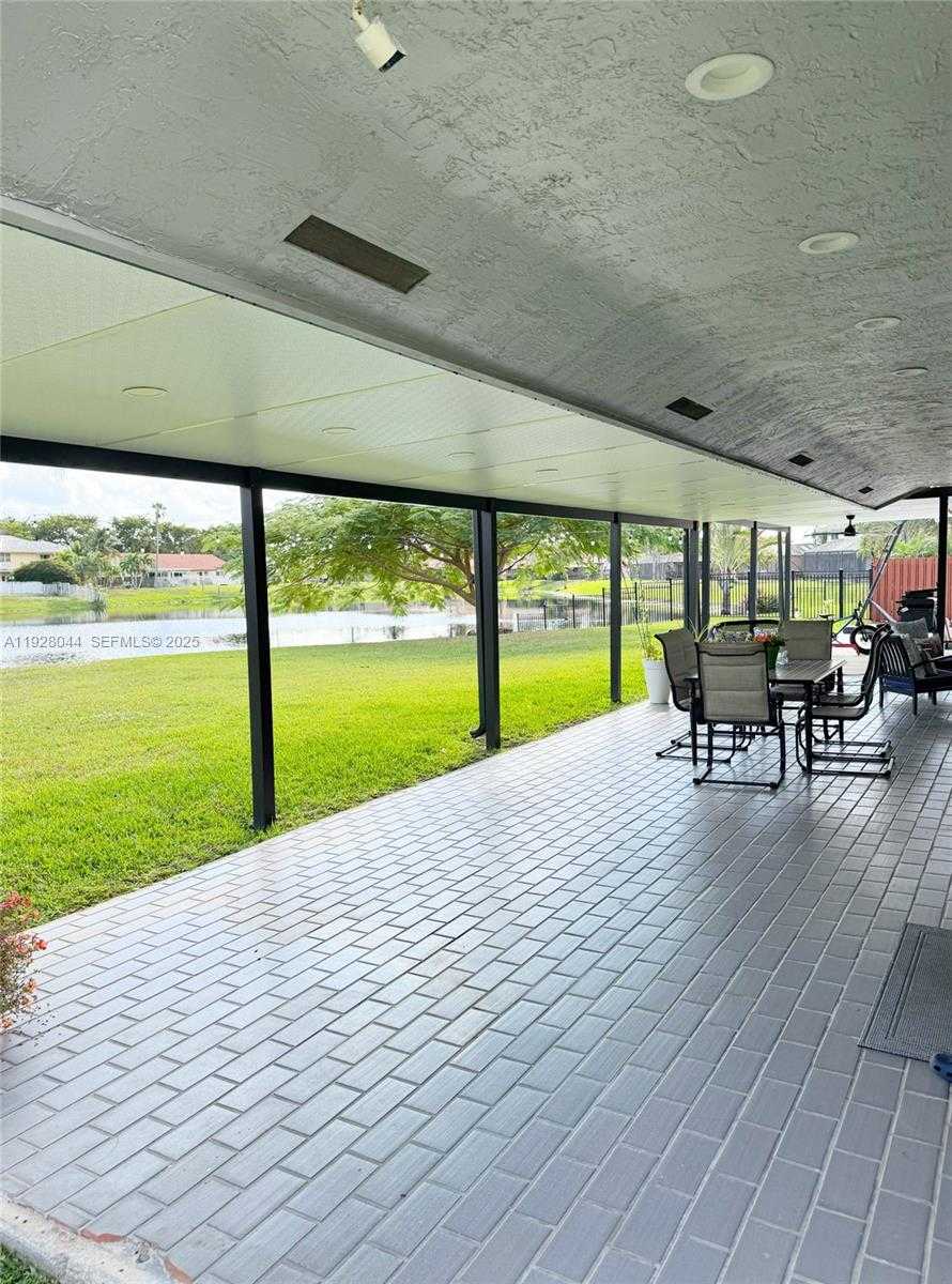 Small Image of 15500 CARRIAGE CT, Davie Number 7