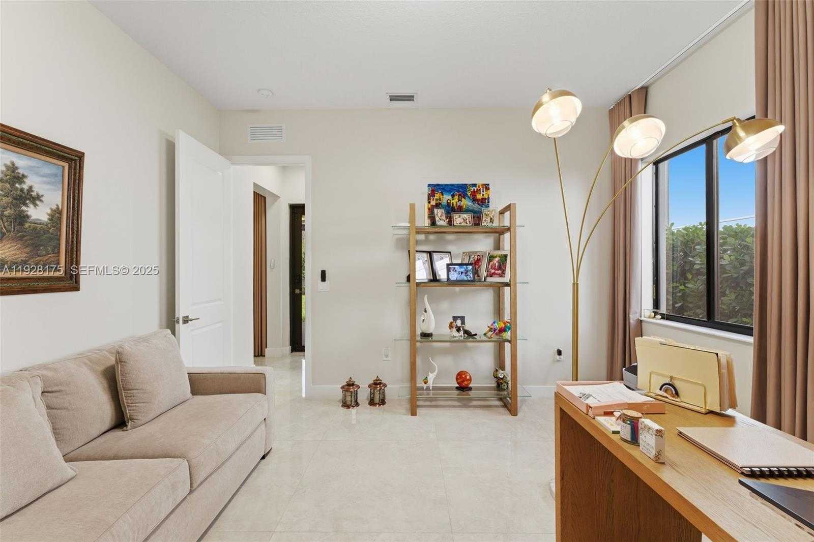 Imagen de Pequeño Objeto