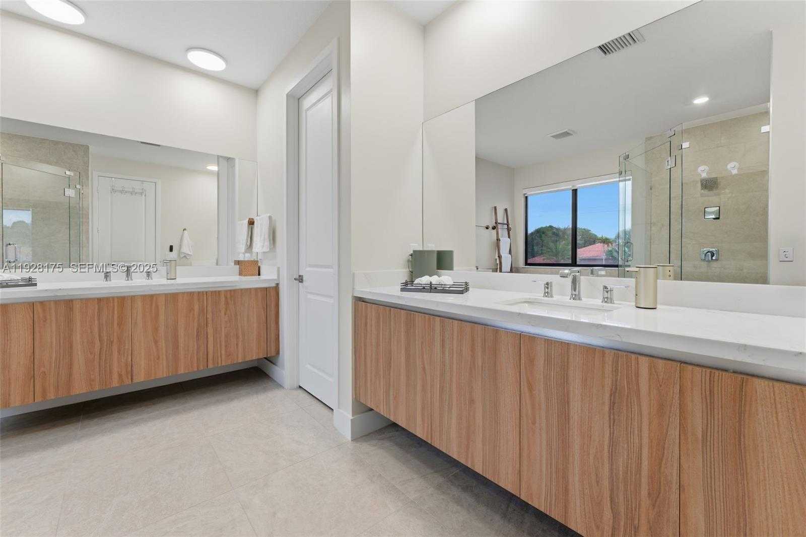 Imagen de Pequeño Objeto