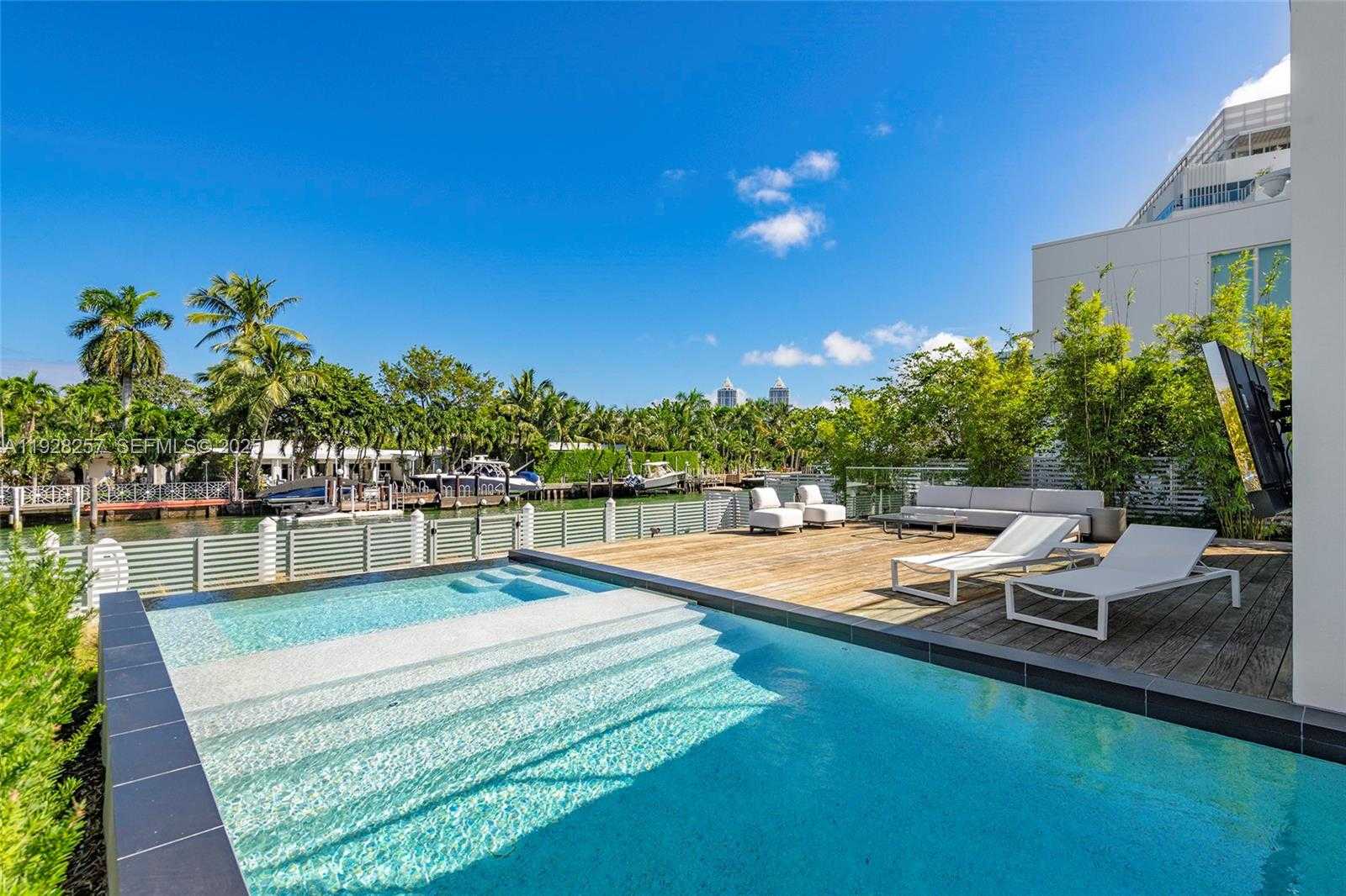 Small Image of 1031 WEST 48TH ST, Miami Beach Number 52