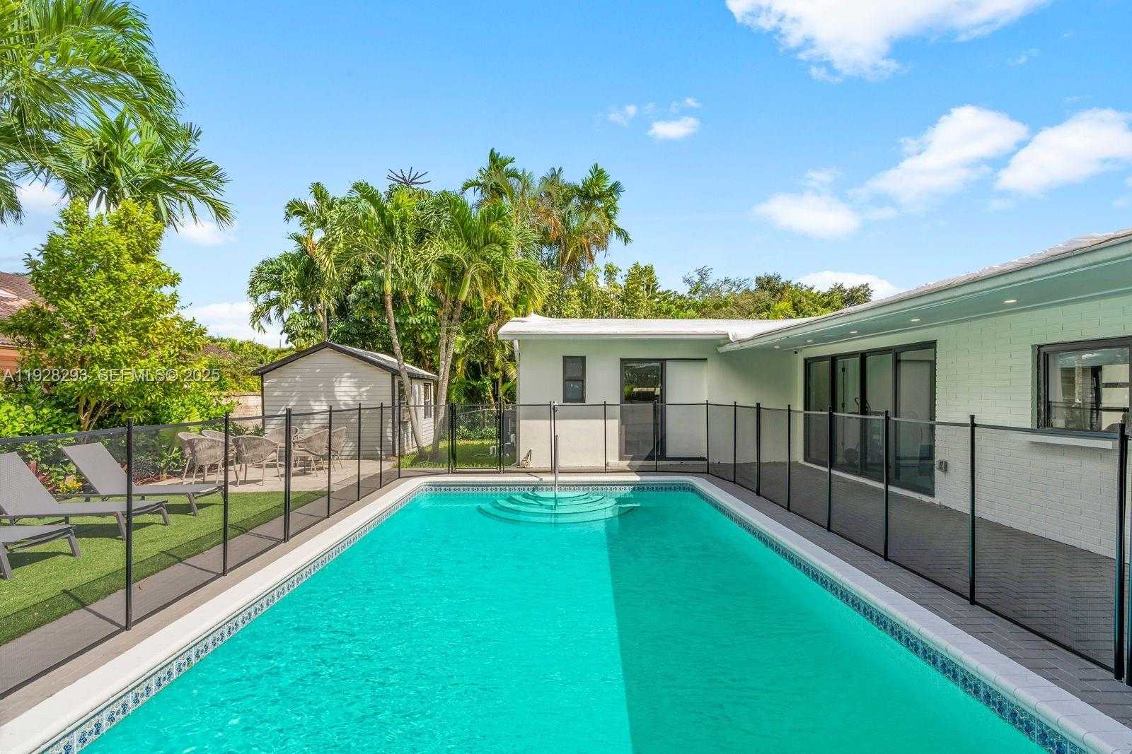 Small Image of 965 NORTH EAST 171ST ST, Miami Number 1