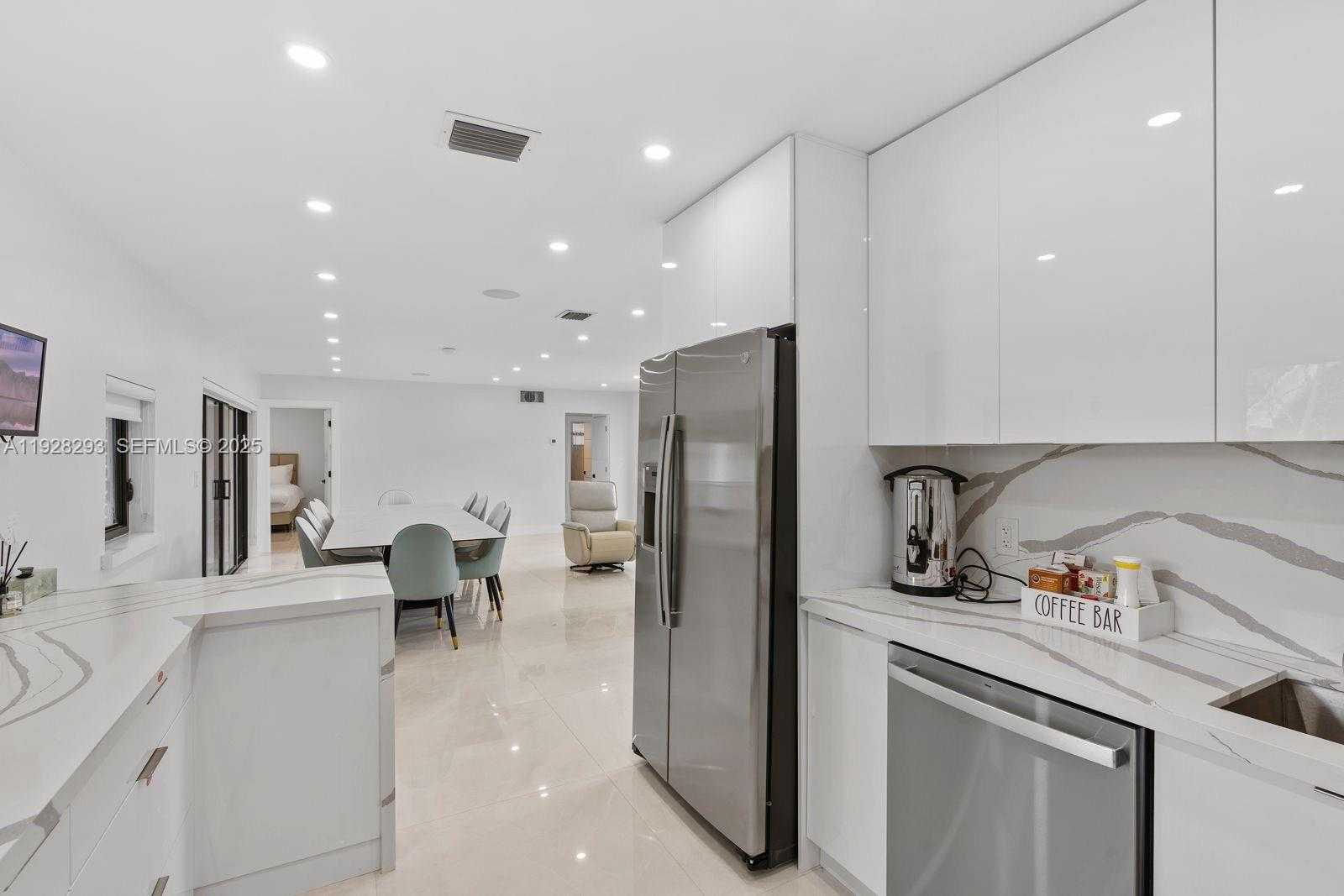 Small Image of 965 NORTH EAST 171ST ST, Miami Number 16