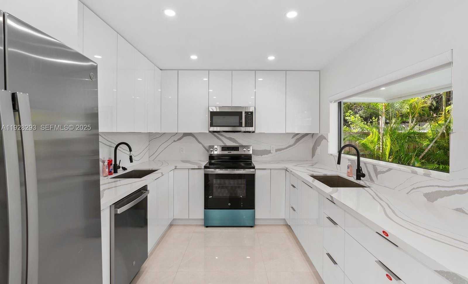 Small Image of 965 NORTH EAST 171ST ST, Miami Number 17