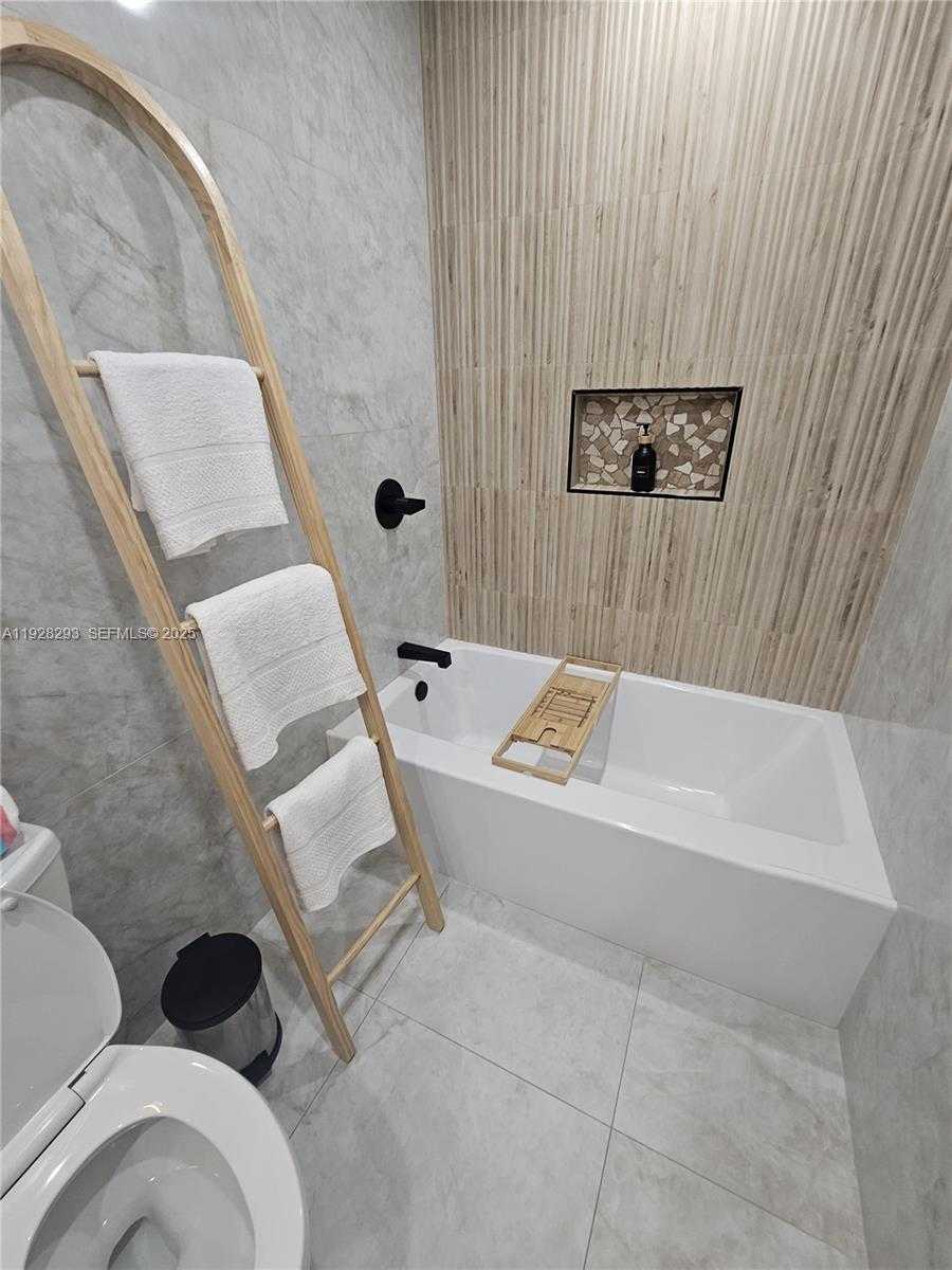 Small Image of 965 NORTH EAST 171ST ST, Miami Number 23