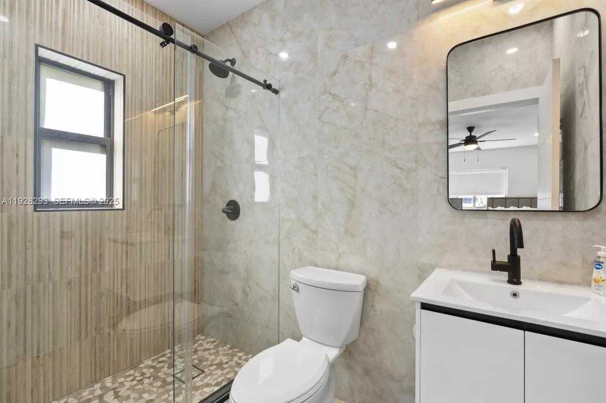 Small Image of 965 NORTH EAST 171ST ST, Miami Number 25