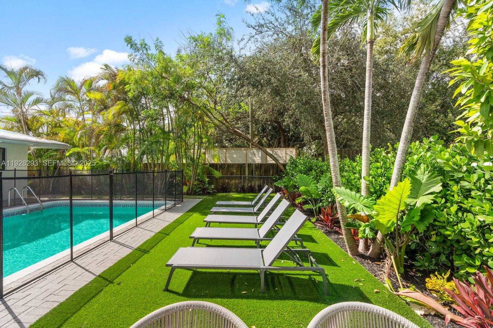 Small Image of 965 NORTH EAST 171ST ST, Miami Number 4