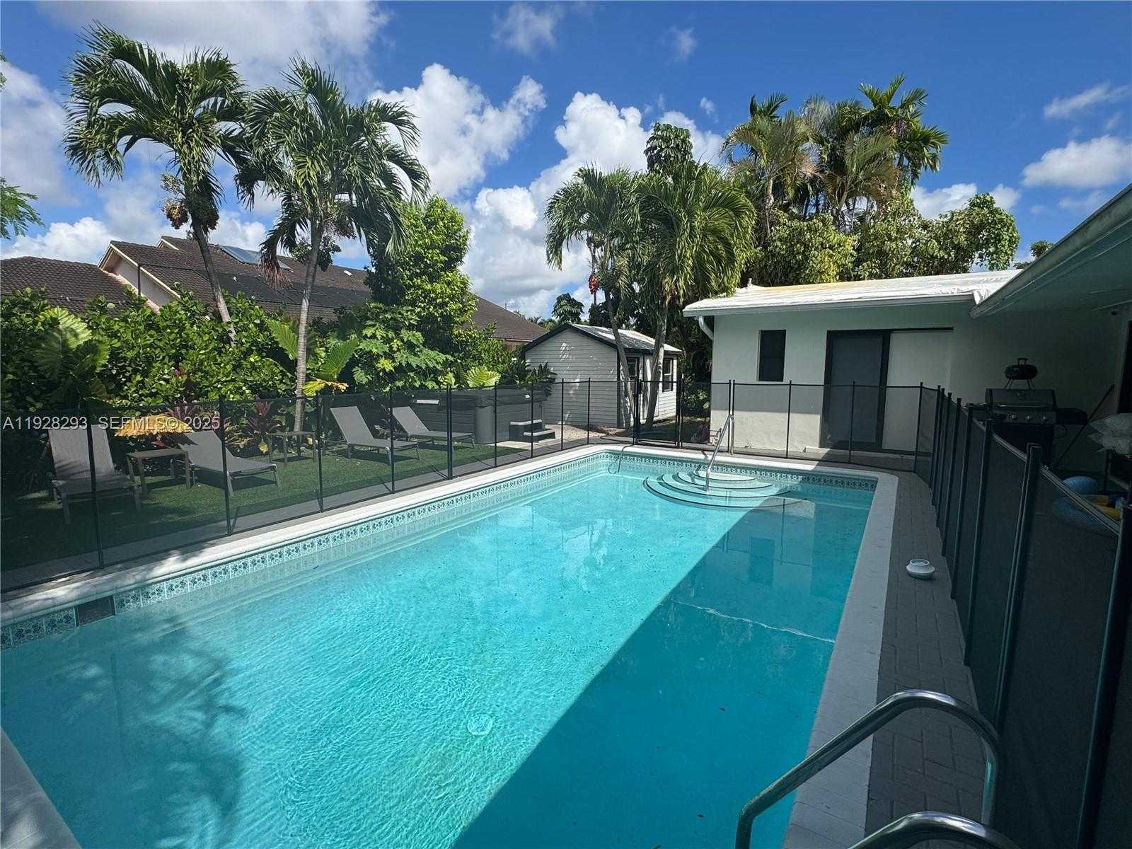 Small Image of 965 NORTH EAST 171ST ST, Miami Number 7