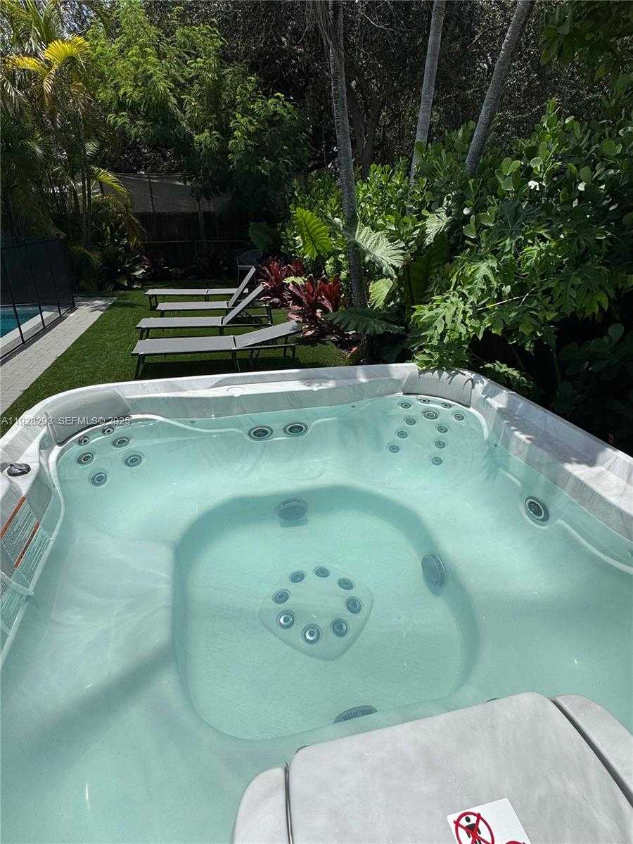 Small Image of 965 NORTH EAST 171ST ST, Miami Number 8