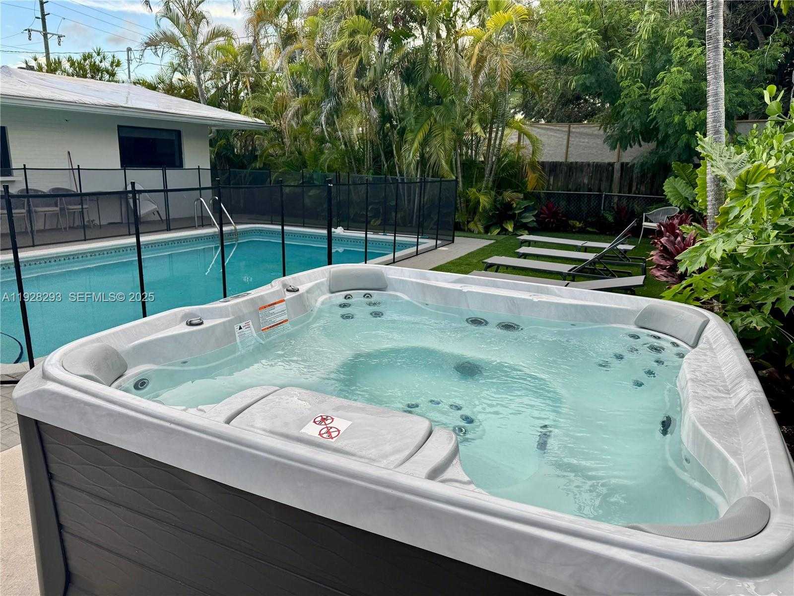 Small Image of 965 NORTH EAST 171ST ST, Miami Number 9