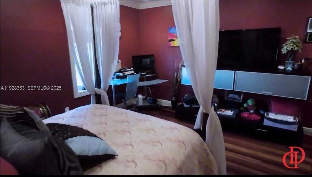 Small Image of 1500 SOUTH TREASURE DR, North Bay Village Number 10