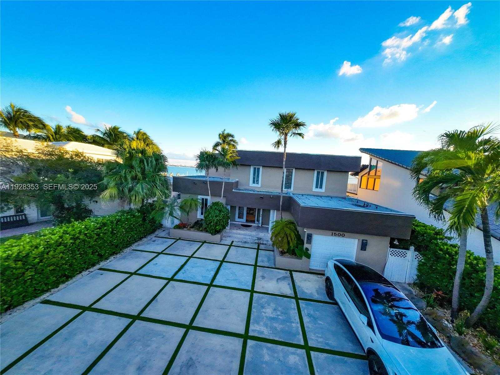 Small Image of 1500 SOUTH TREASURE DR, North Bay Village Number 2