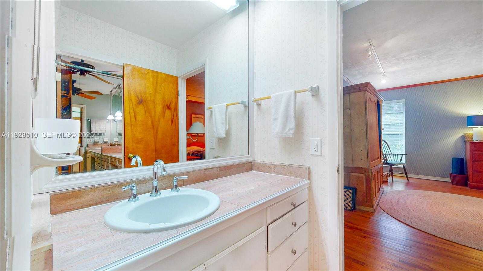 Imagen de Pequeño Objeto