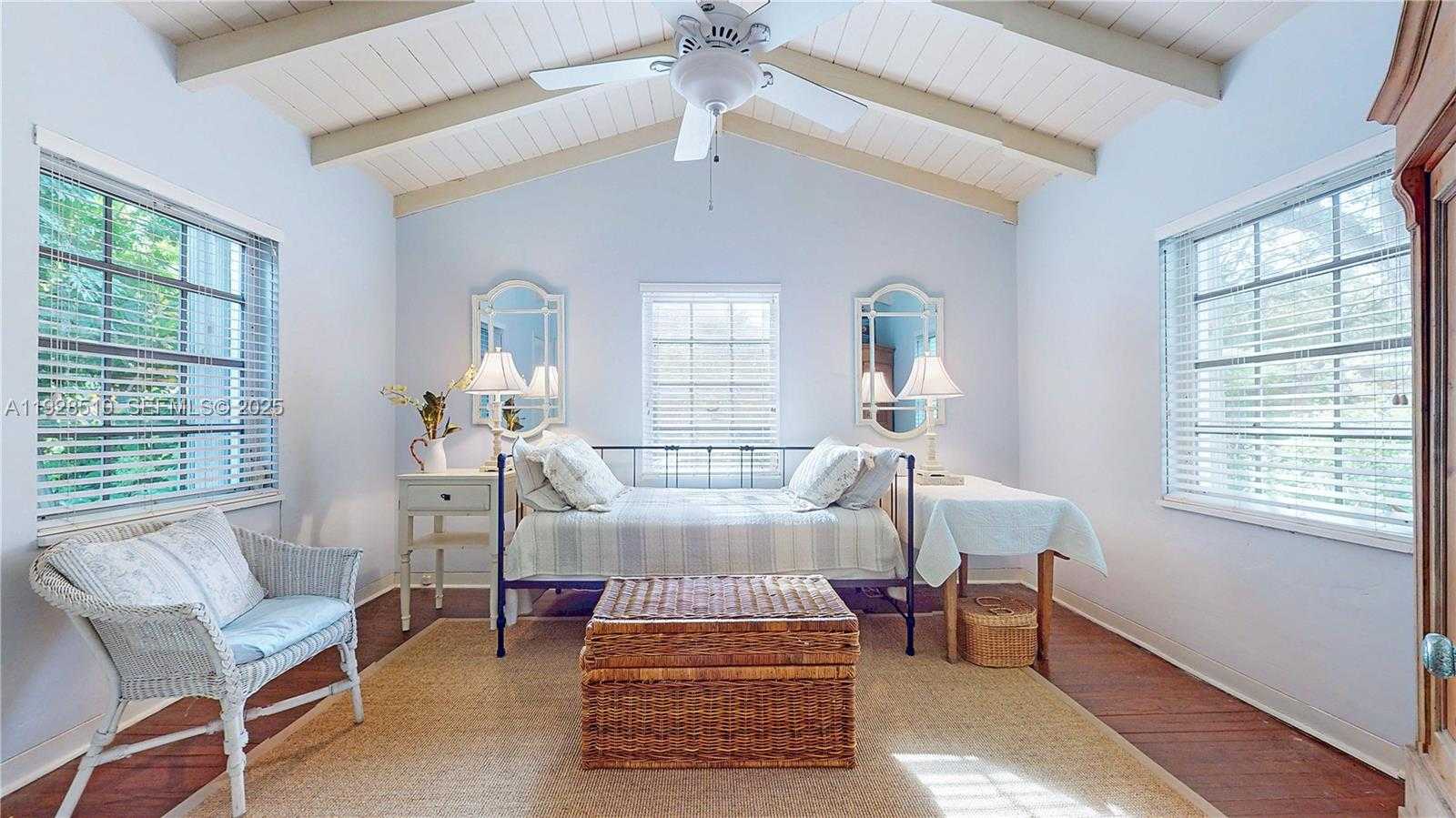 Imagen de Pequeño Objeto