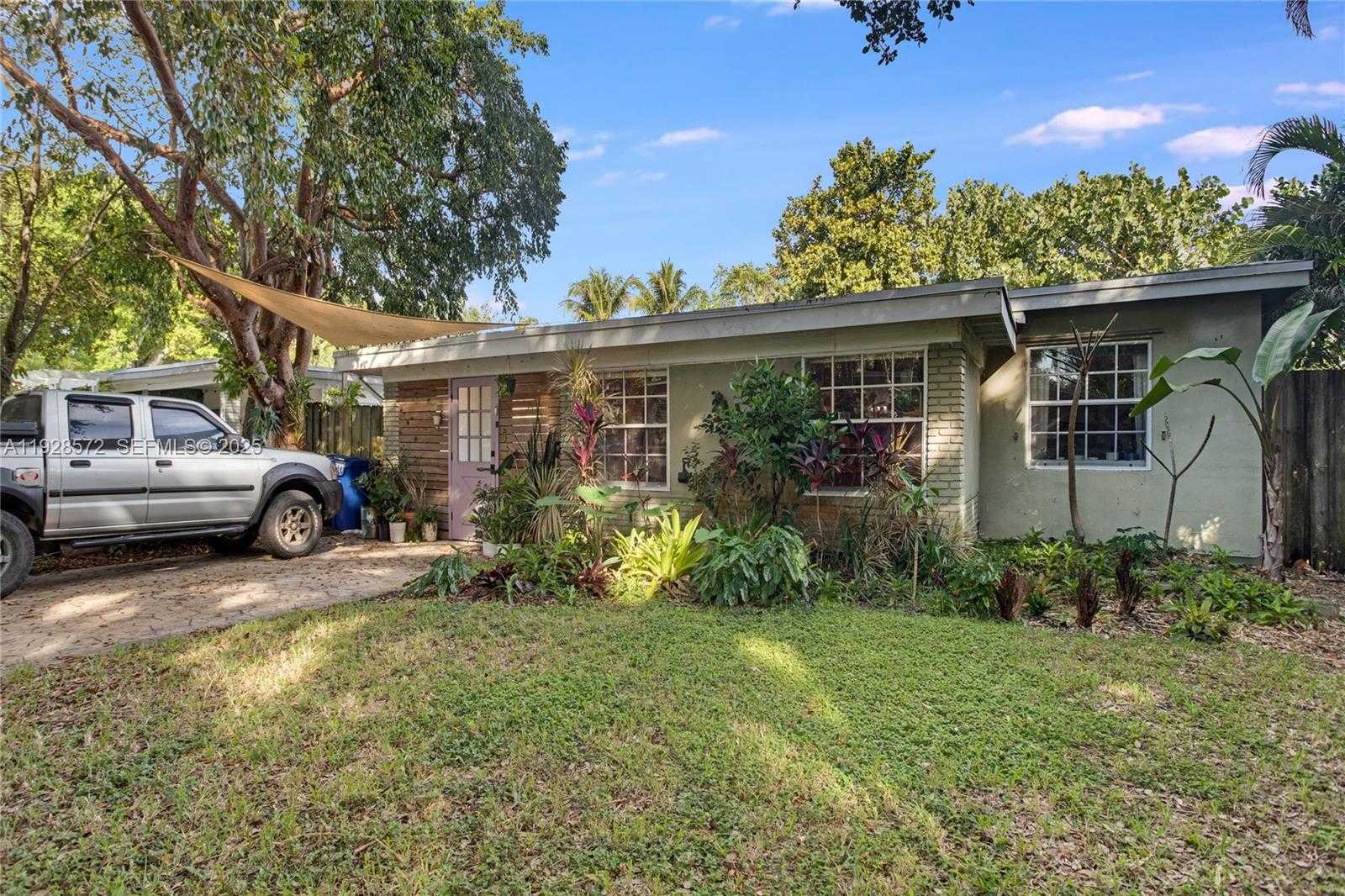 Small Image of 931 SOUTH WEST 29TH ST, Fort Lauderdale Number 2