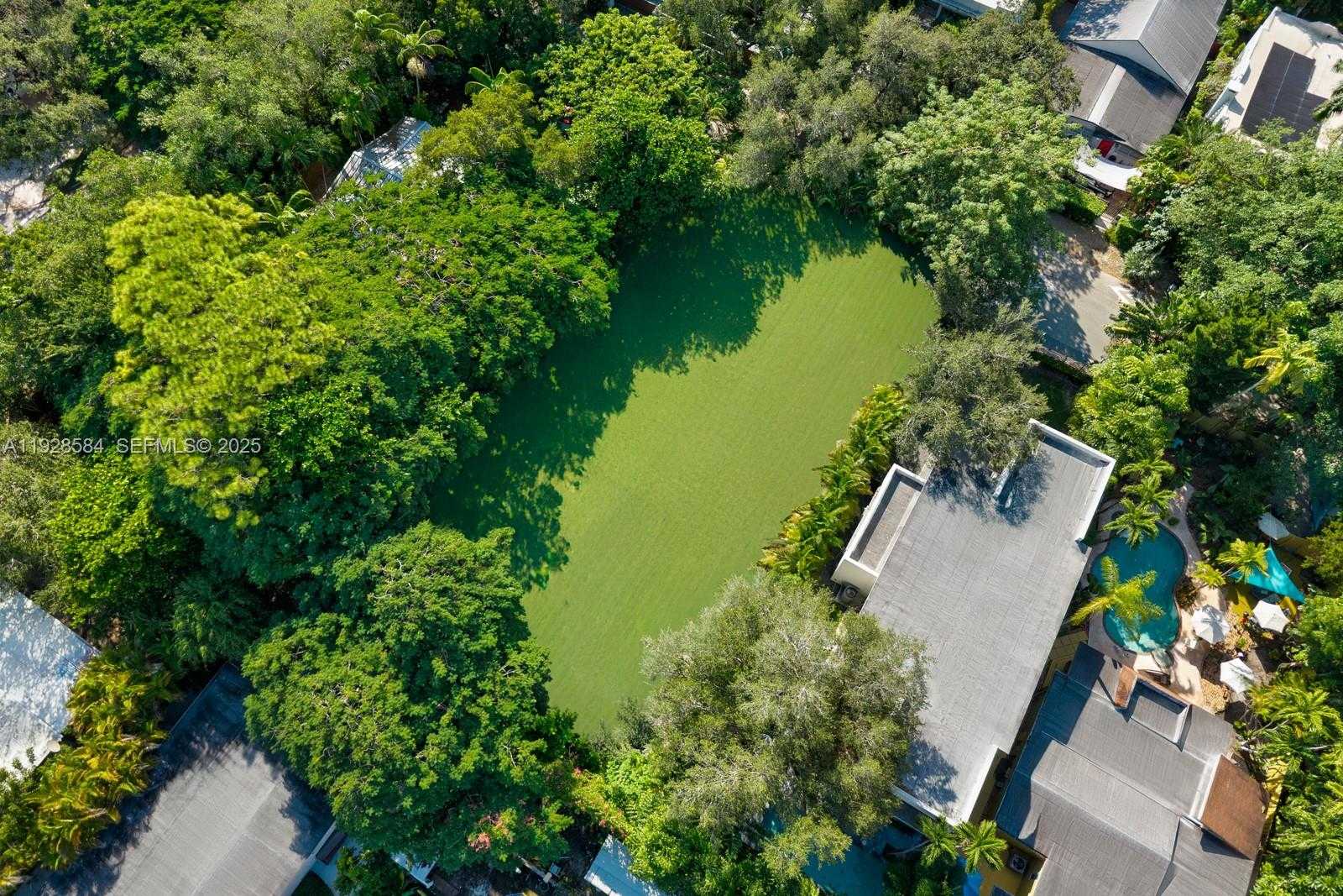 Imagen de Pequeño Objeto