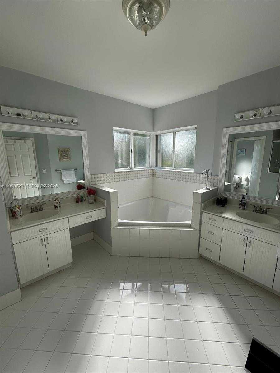 Small Image of 11308 NORTH WEST 58TH TER, Doral Number 13