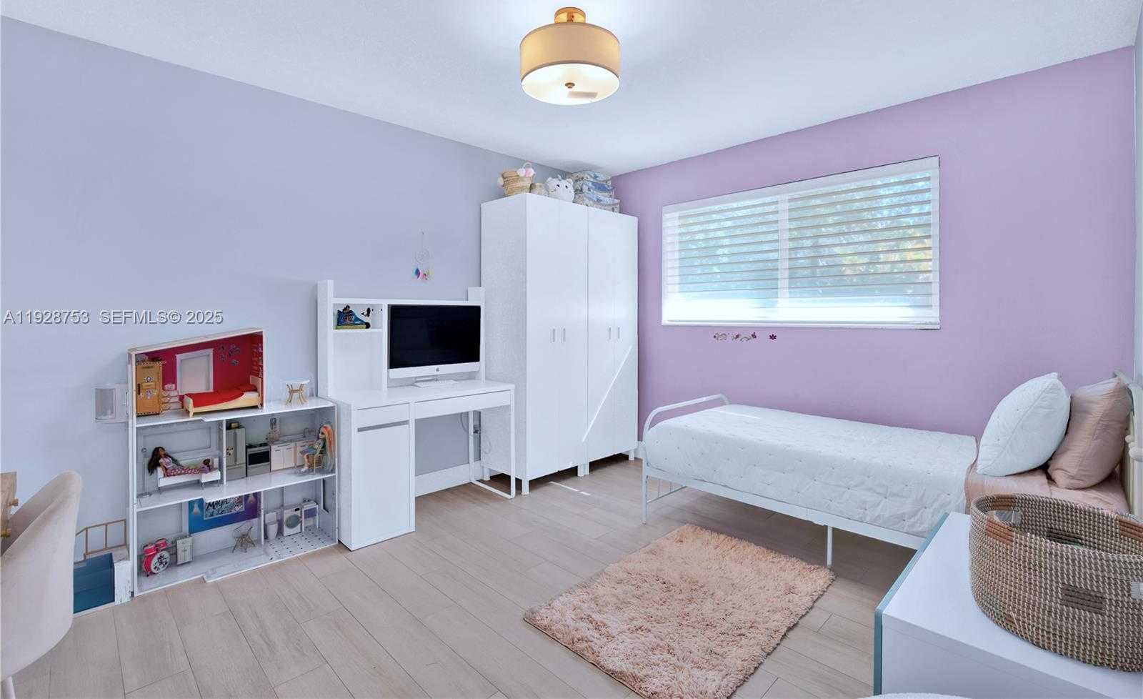 Imagen de Pequeño Objeto