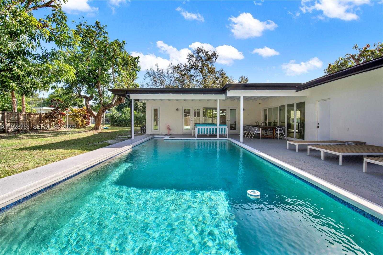 Imagen de Pequeño Objeto