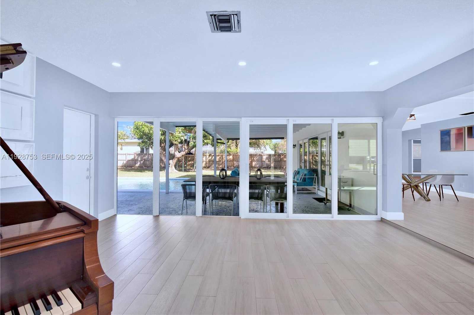 Imagen de Pequeño Objeto