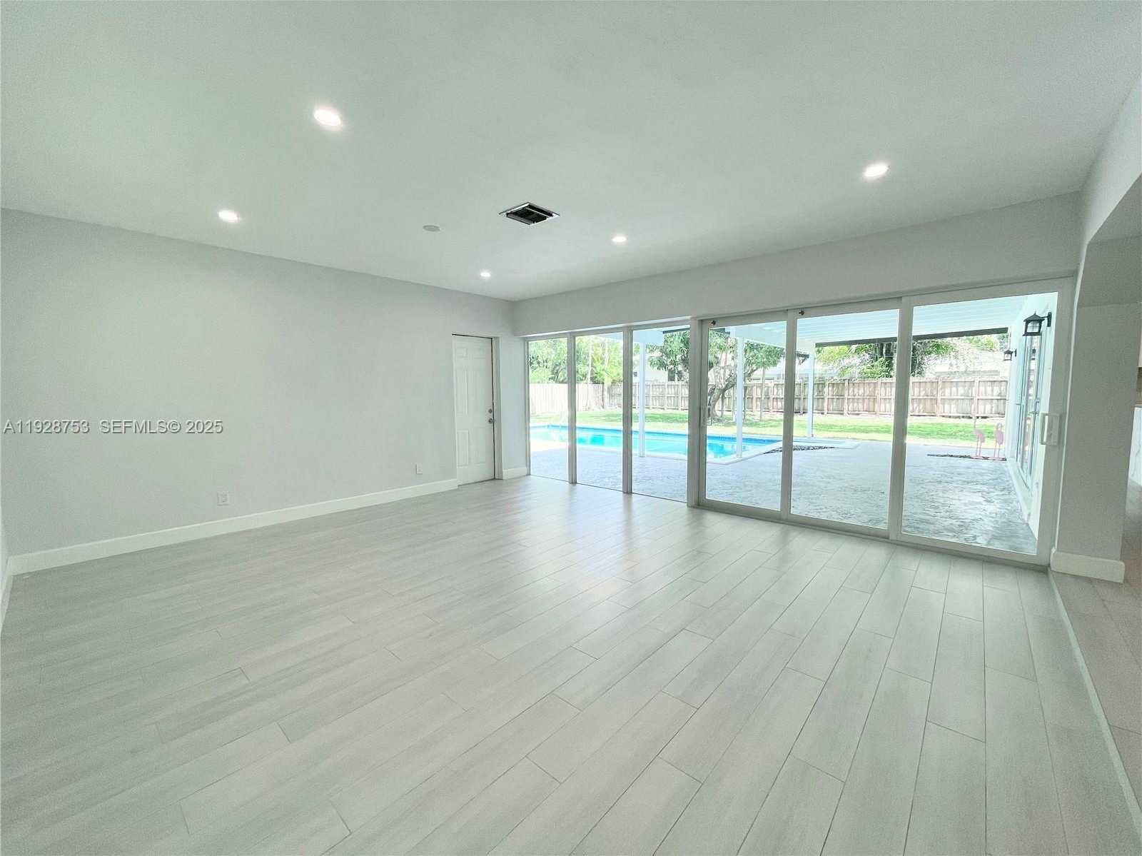 Imagen de Pequeño Objeto