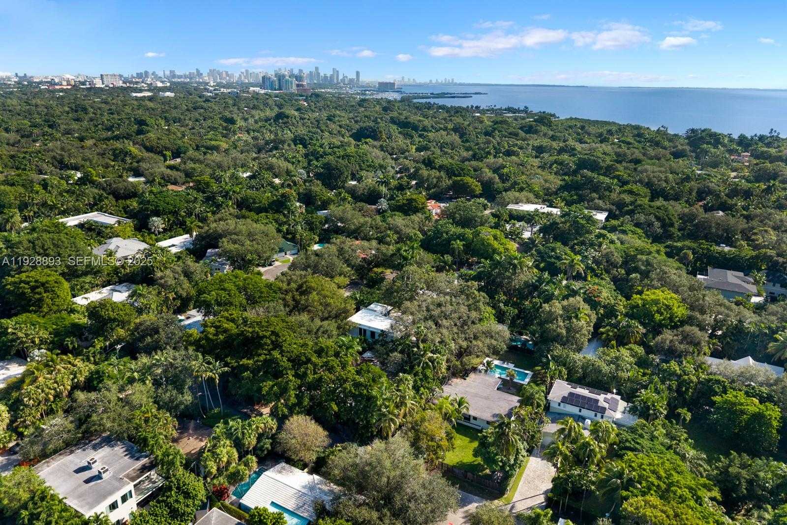 Small Image of 4191 BRAGANZA AVE, Miami Number 8