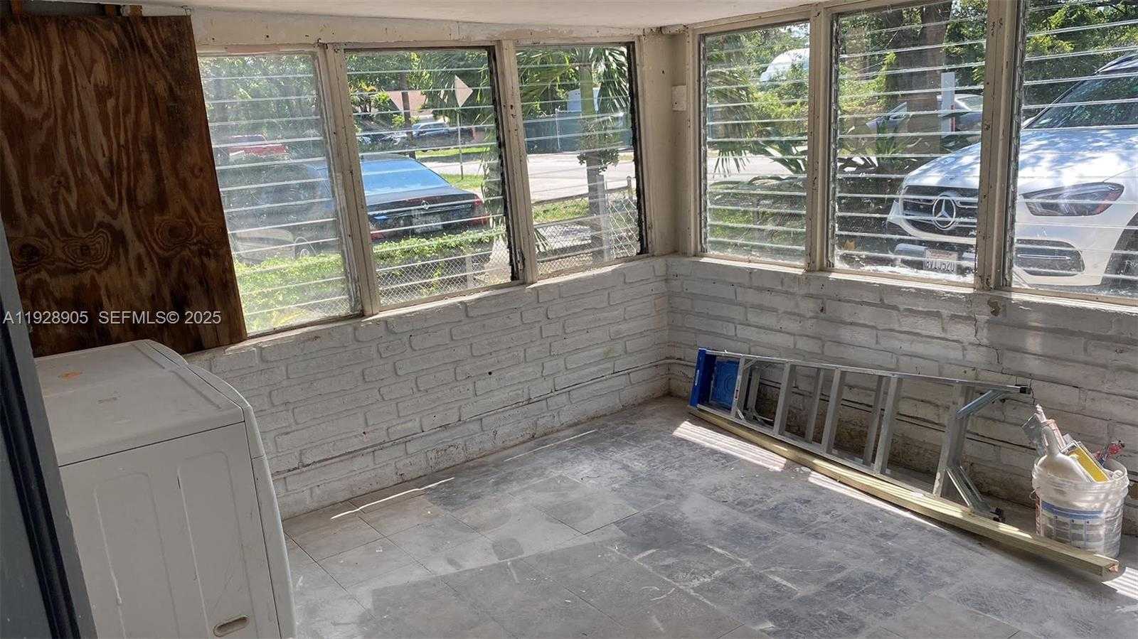 Small Image of 1947 GARFIELD ST, Hollywood Number 17