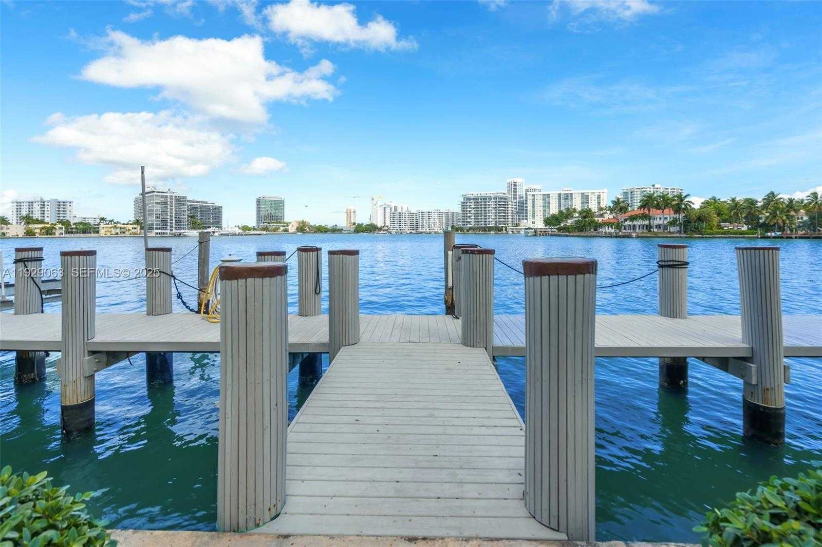 Small Image of 84 LA GORCE CIR, Miami Beach Number 11