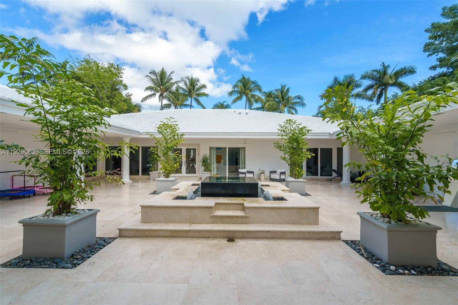 Small Image of 84 LA GORCE CIR, Miami Beach Number 15
