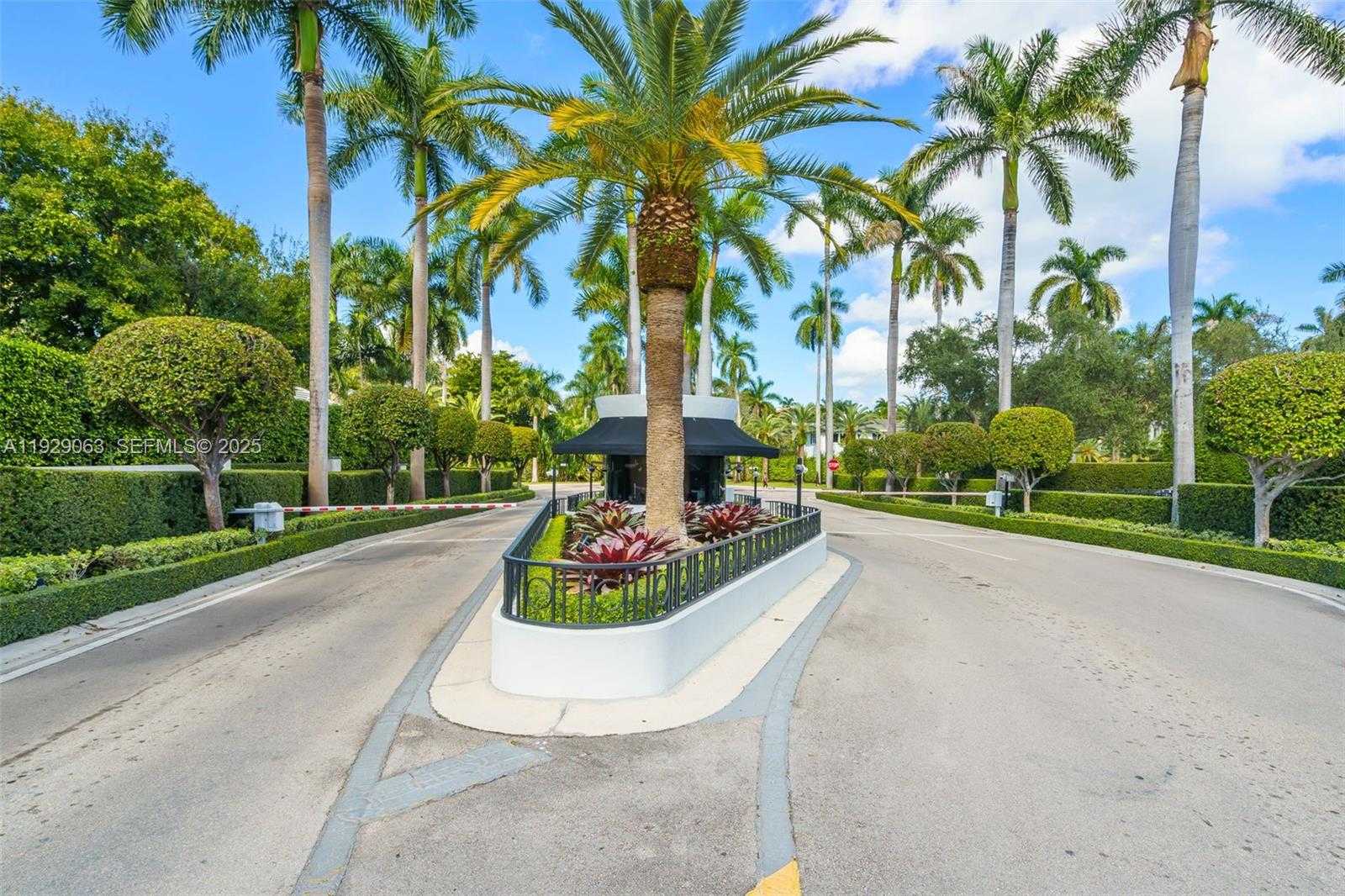 Small Image of 84 LA GORCE CIR, Miami Beach Number 16