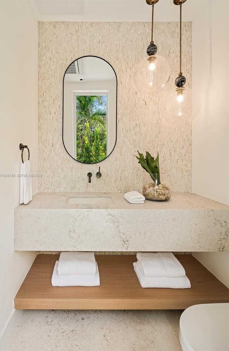 Imagen de Pequeño Objeto