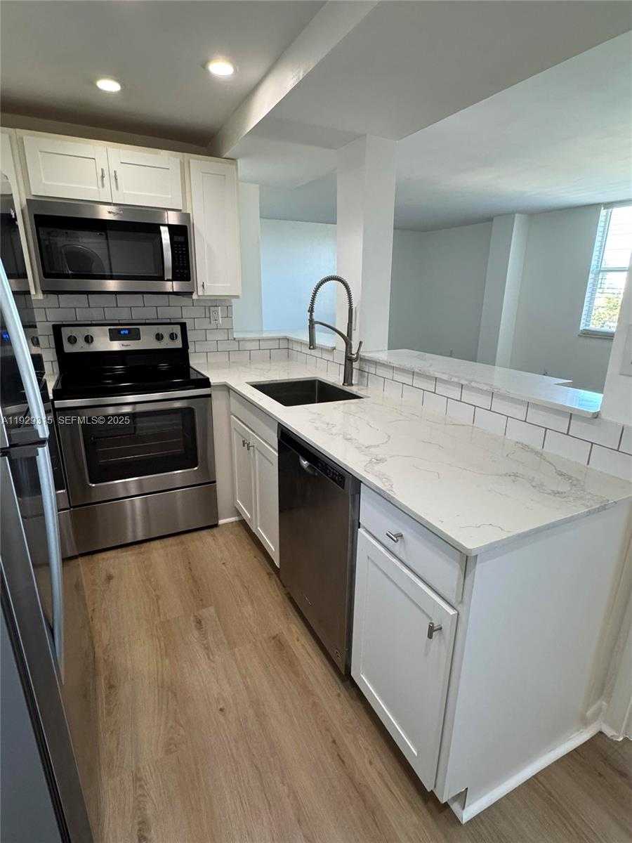 Small Image of 1600 SOUTH EAST 15TH ST, Fort Lauderdale Number 3