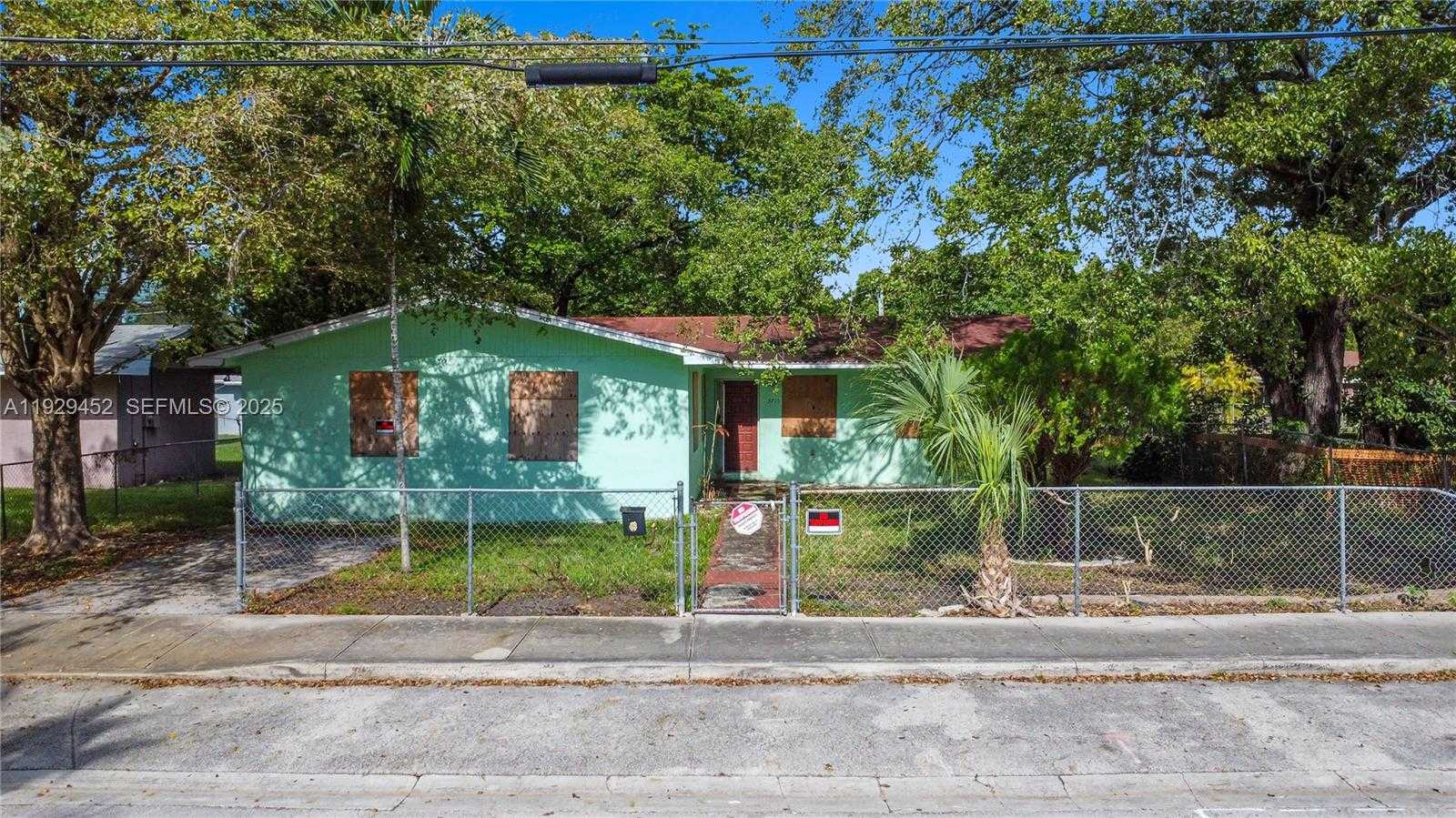 Small Image of 3715 OAK AVE, Miami Number 10