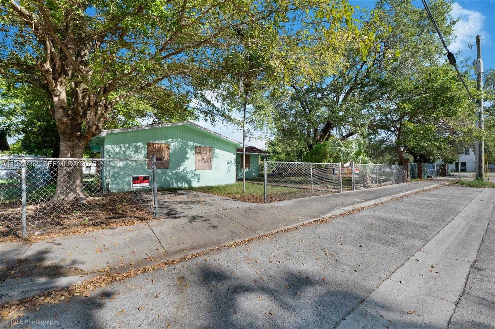 Small Image of 3715 OAK AVE, Miami Number 11