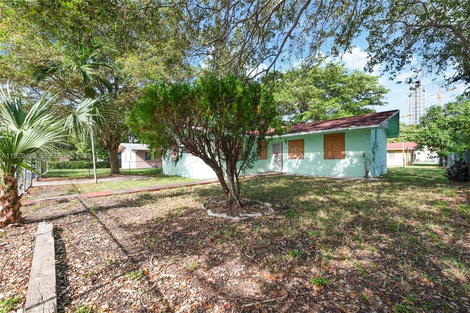 Small Image of 3715 OAK AVE, Miami Number 14