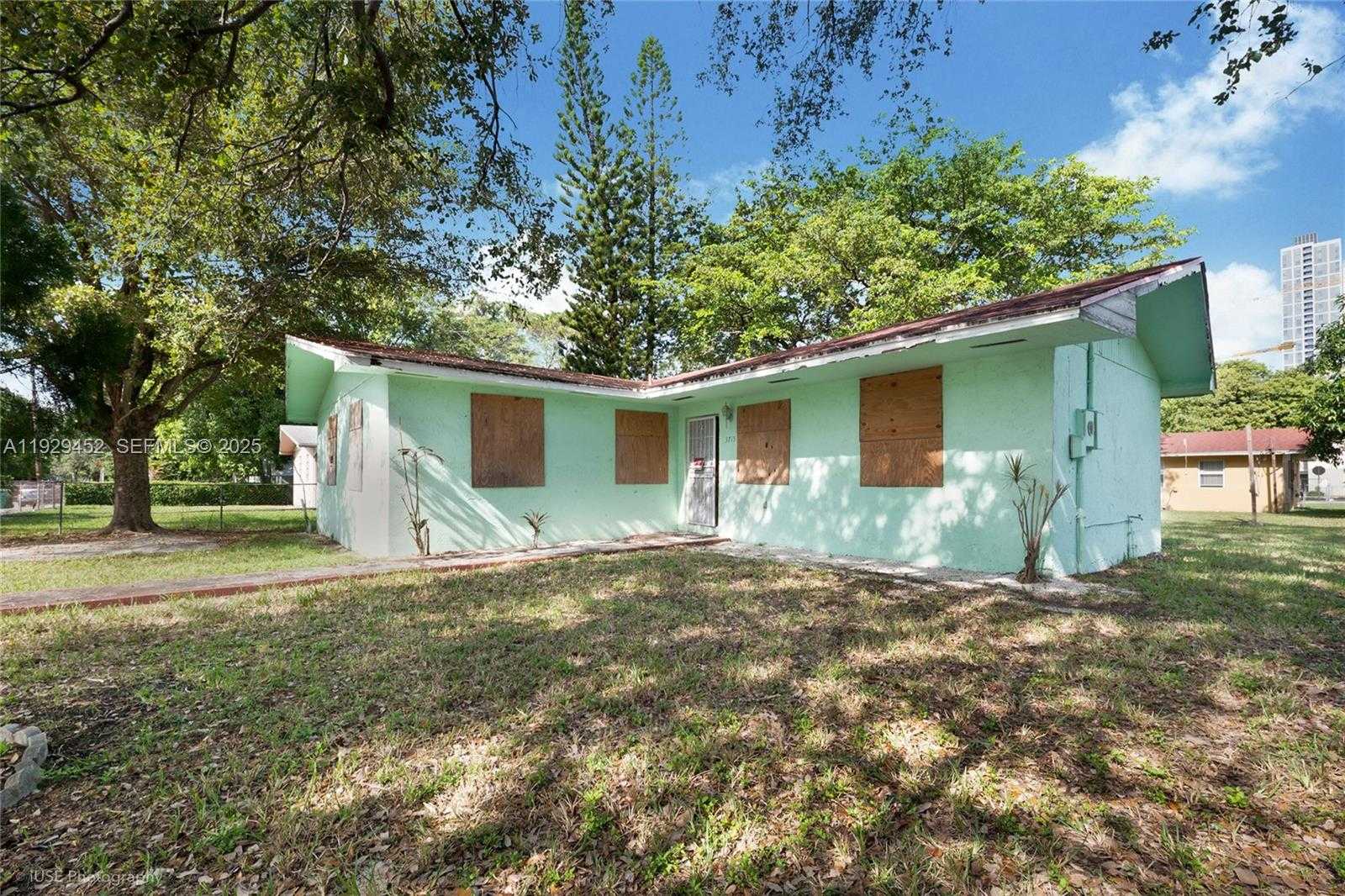Small Image of 3715 OAK AVE, Miami Number 15