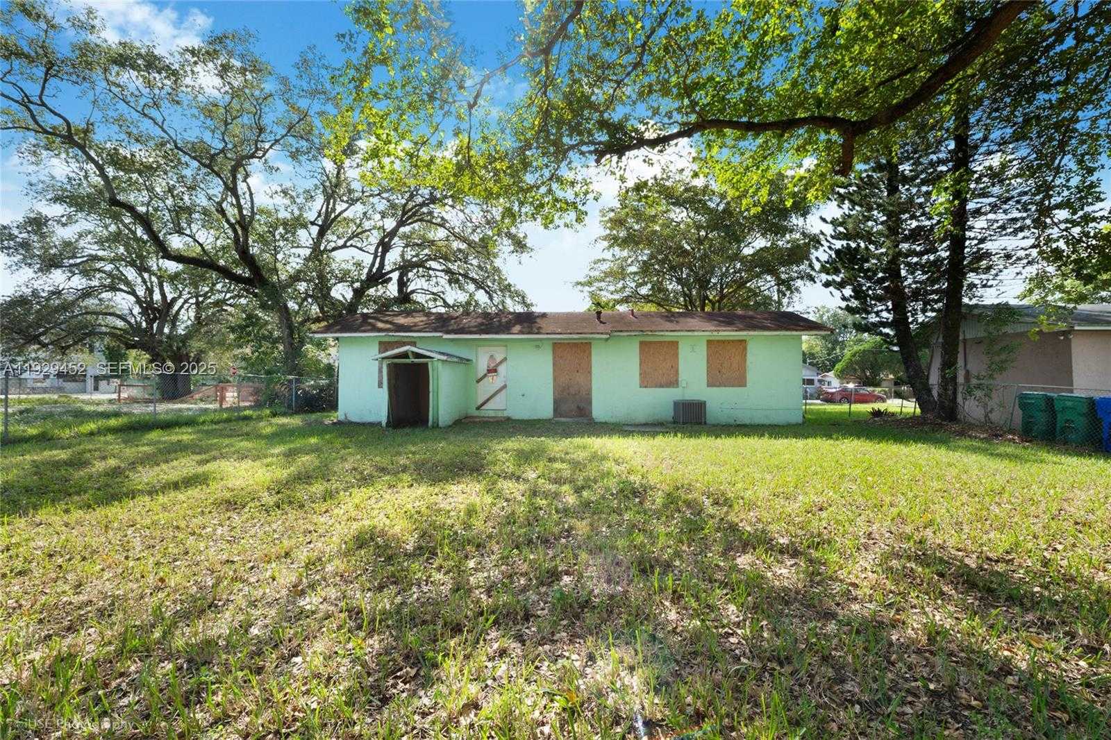 Small Image of 3715 OAK AVE, Miami Number 18