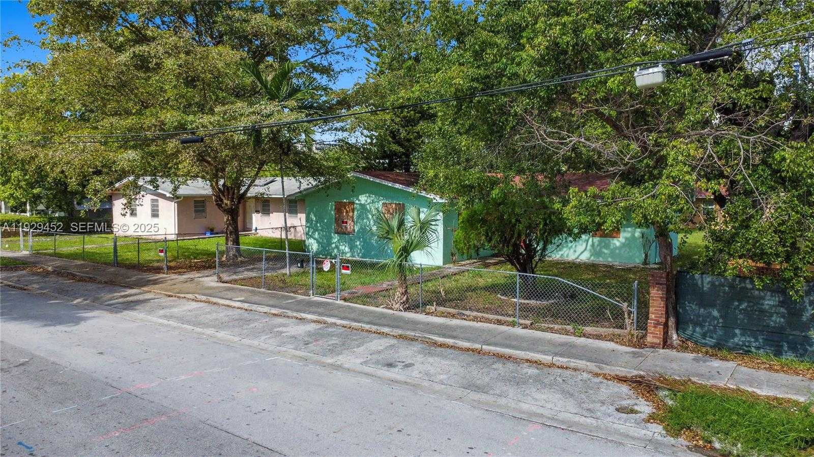 Small Image of 3715 OAK AVE, Miami Number 22