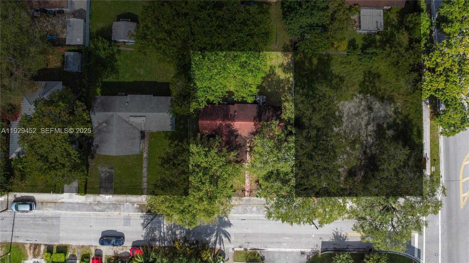 Small Image of 3715 OAK AVE, Miami Number 26