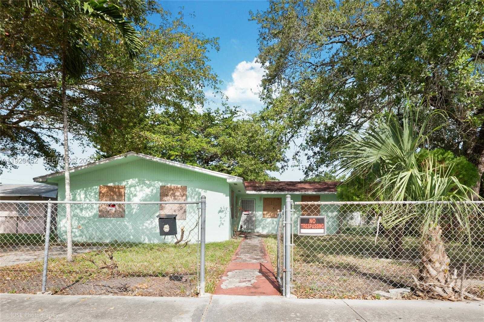 Small Image of 3715 OAK AVE, Miami Number 9