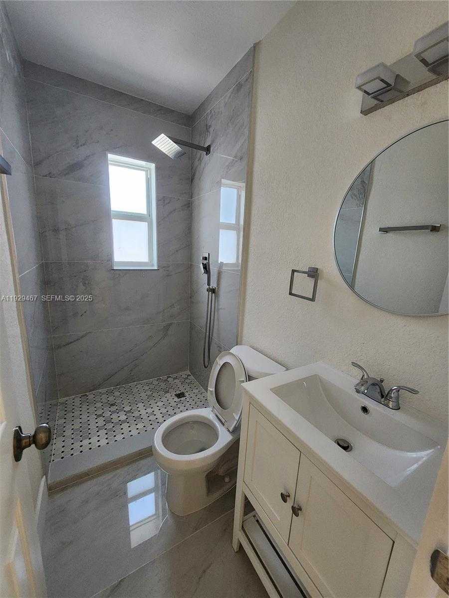 Small Image of 815 NORTH EAST 134TH ST, North Miami Number 9