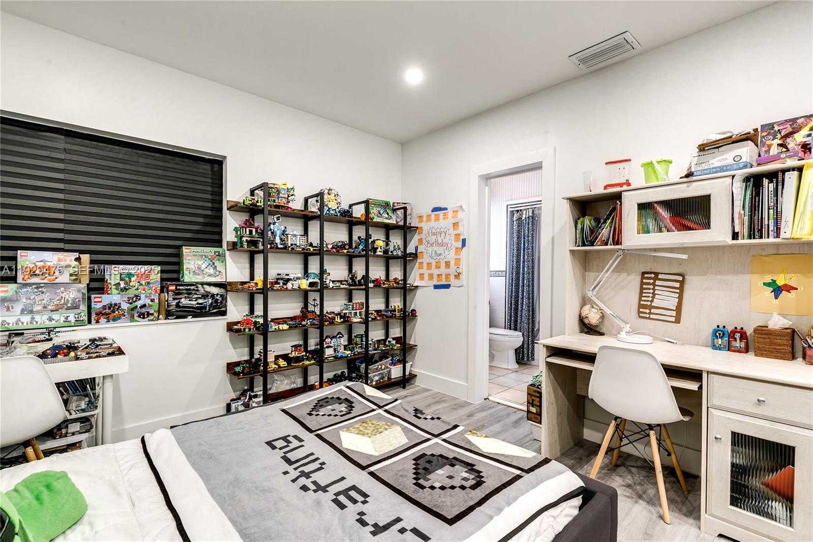 Imagen de Pequeño Objeto