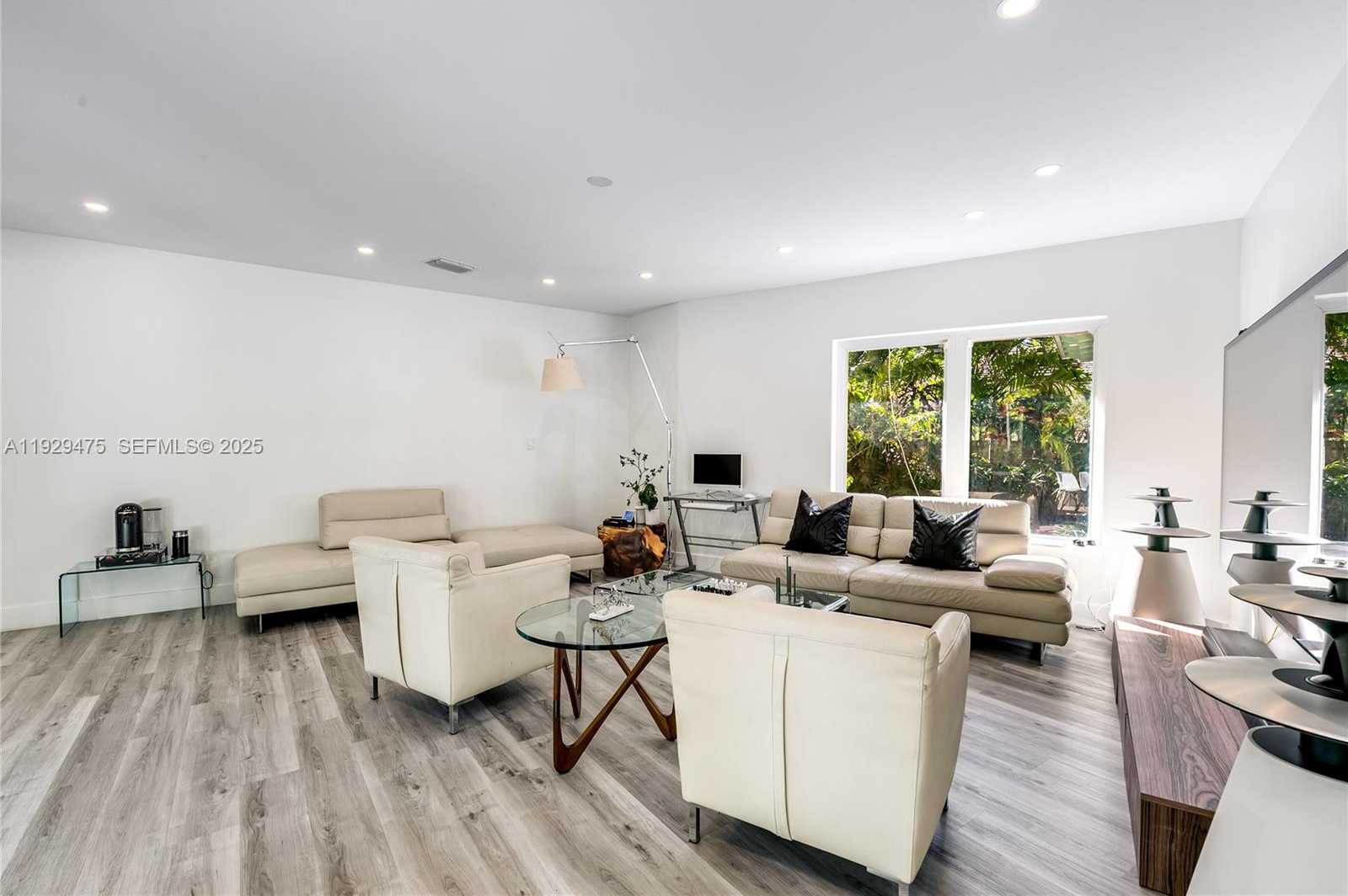 Imagen de Pequeño Objeto