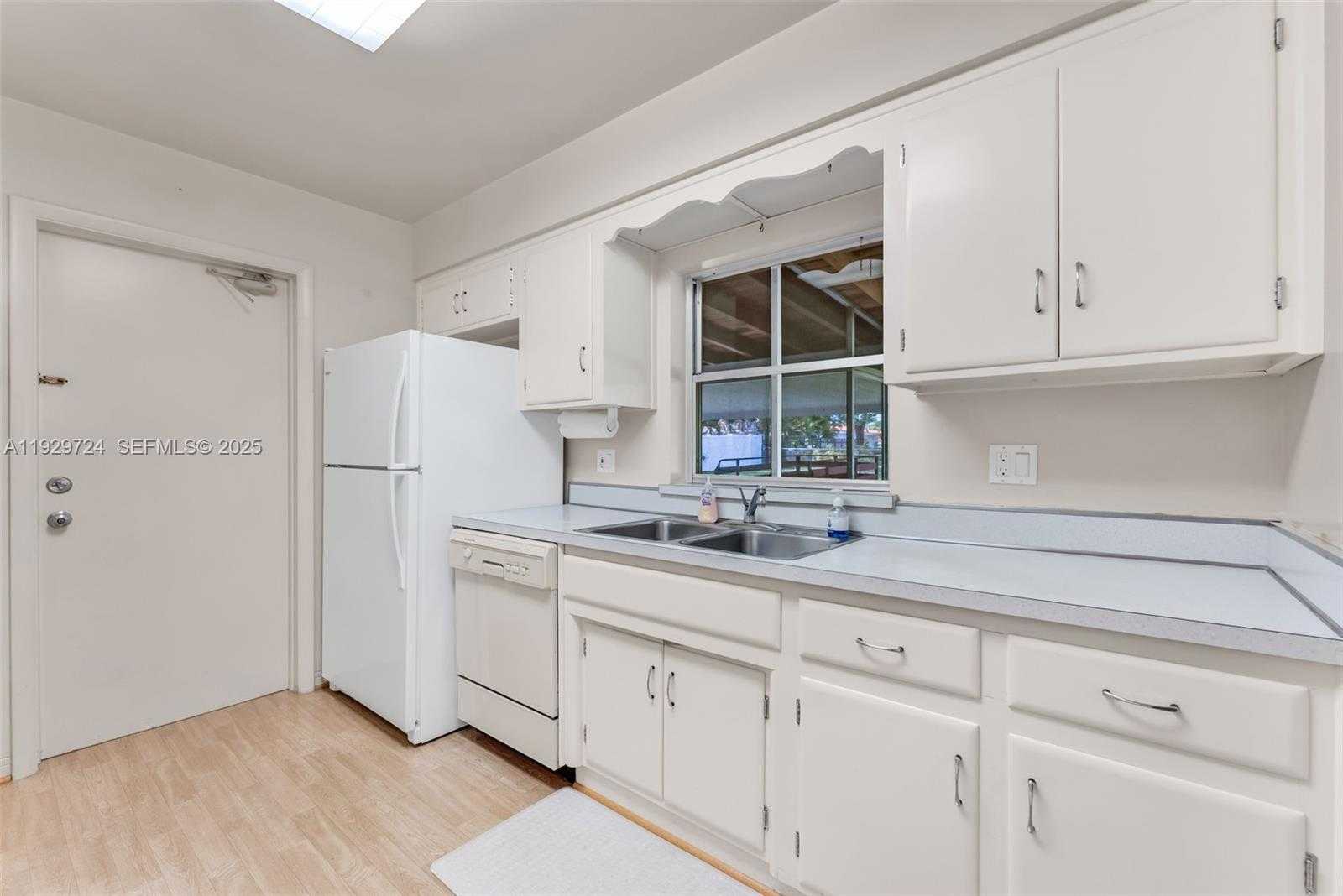 Small Image of 8345 SOUTH WEST 98TH ST, Miami Number 10