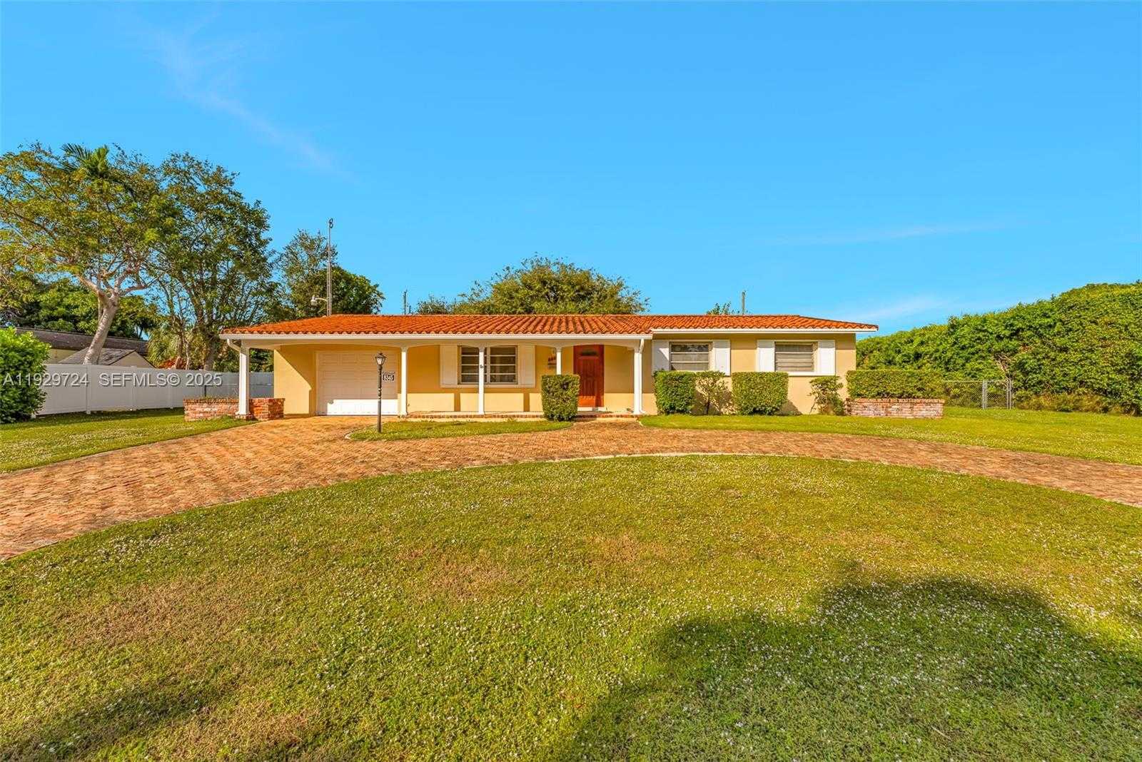 Small Image of 8345 SOUTH WEST 98TH ST, Miami Number 2