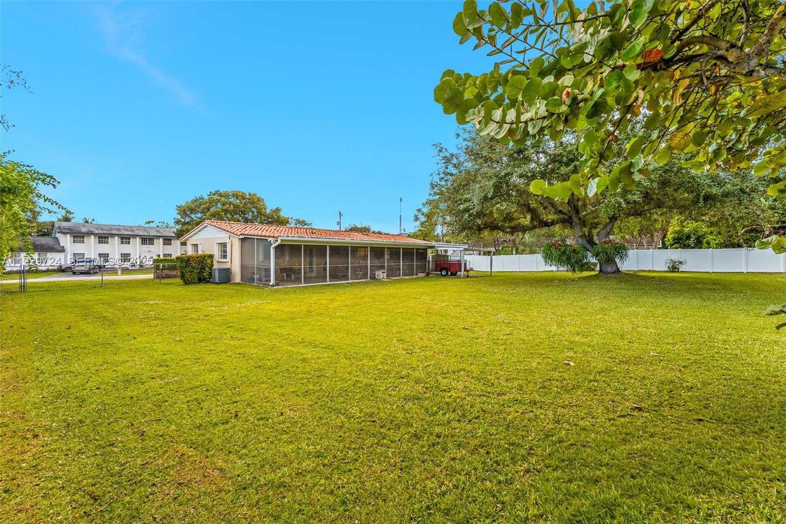 Small Image of 8345 SOUTH WEST 98TH ST, Miami Number 21