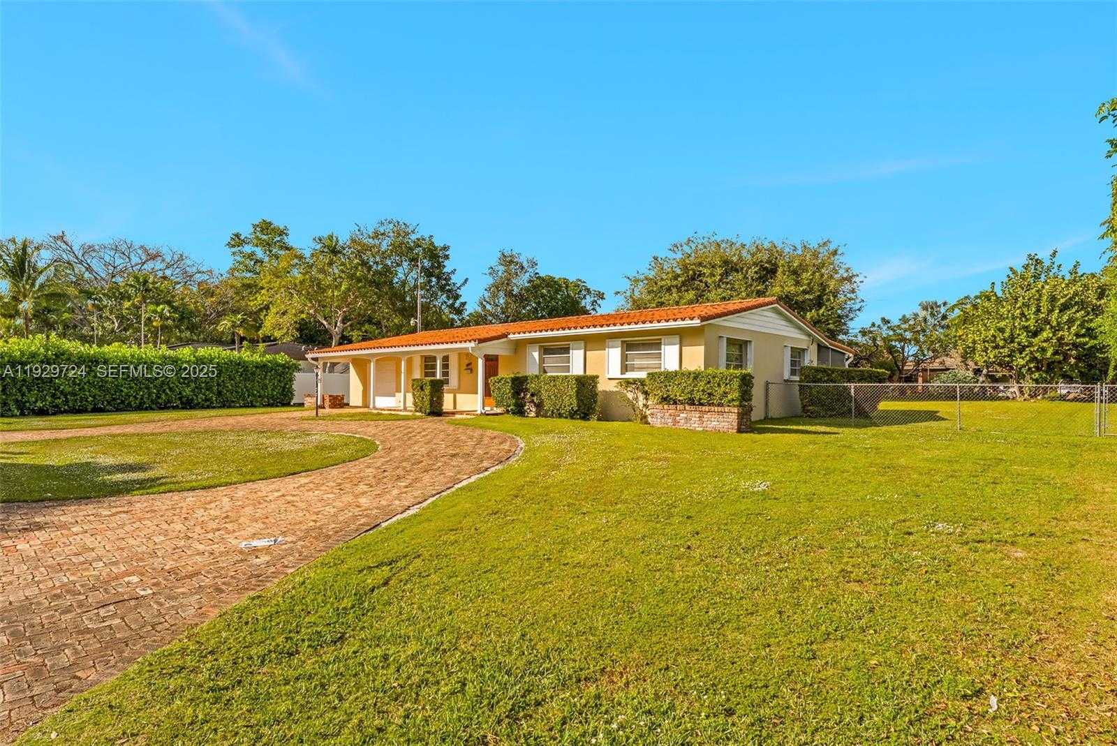 Small Image of 8345 SOUTH WEST 98TH ST, Miami Number 3