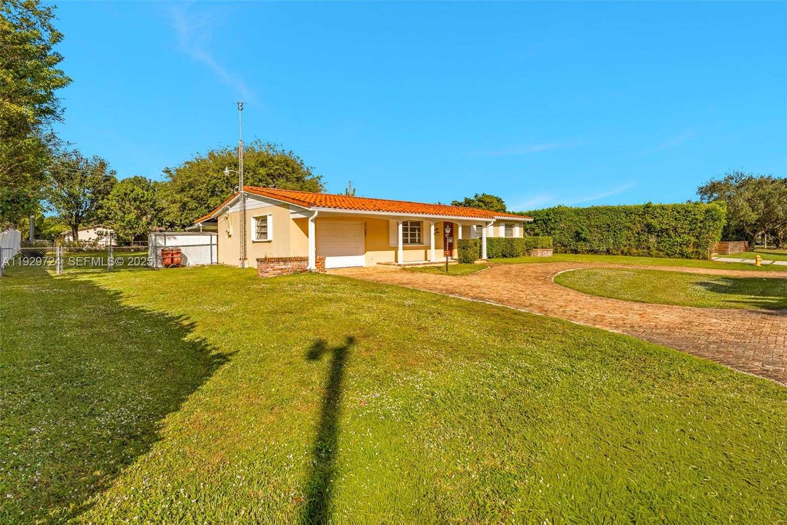 Small Image of 8345 SOUTH WEST 98TH ST, Miami Number 4